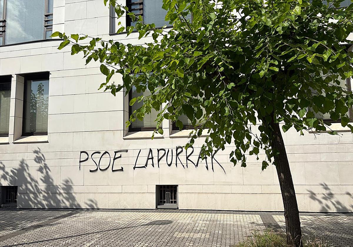 Pintadas contra el PSOE en el País Vasco.