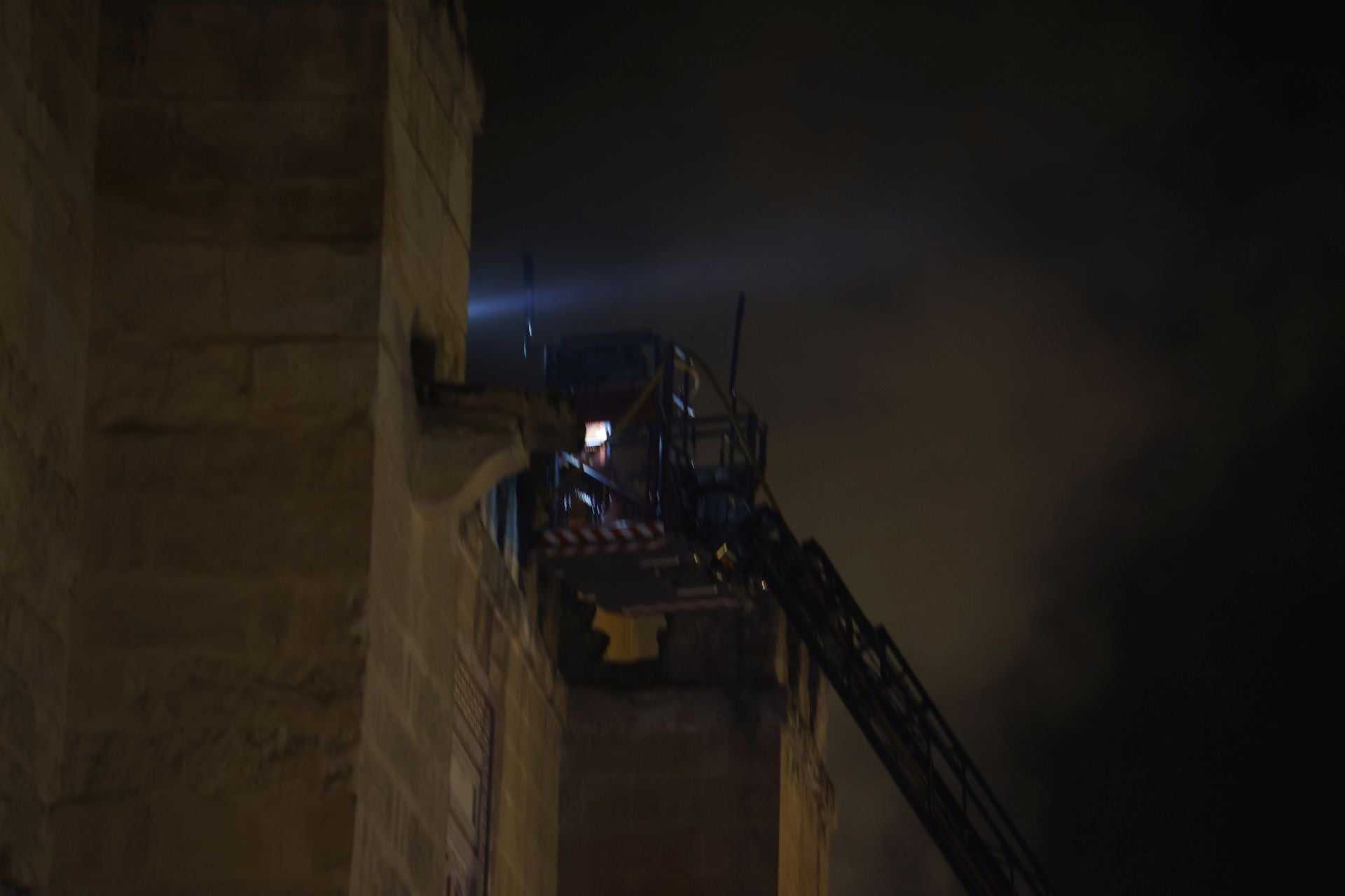 Las imágenes del inquietante incendio en la Mezquita de Córdoba