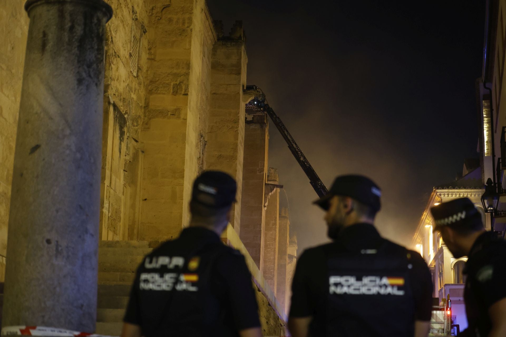Las imágenes del inquietante incendio en la Mezquita de Córdoba