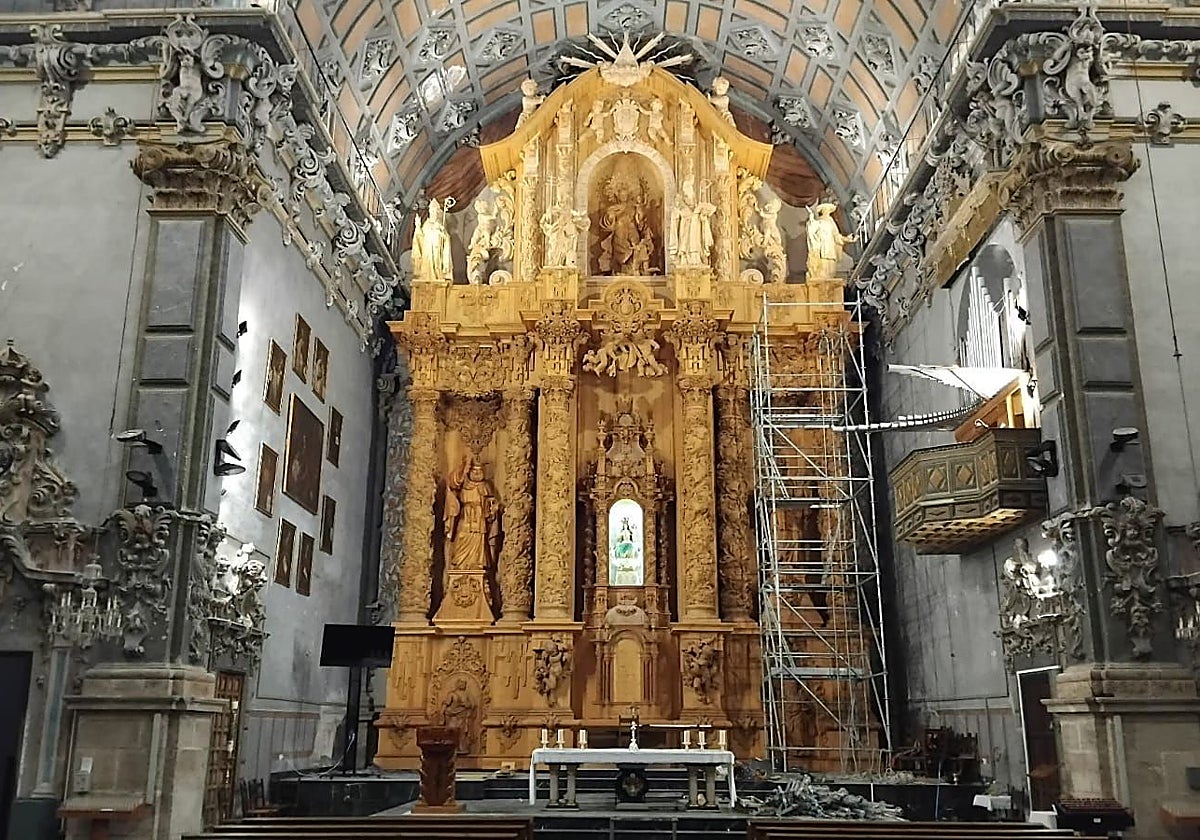 Imagen del retablo mayor de la iglesia de Chelva ya finalizado