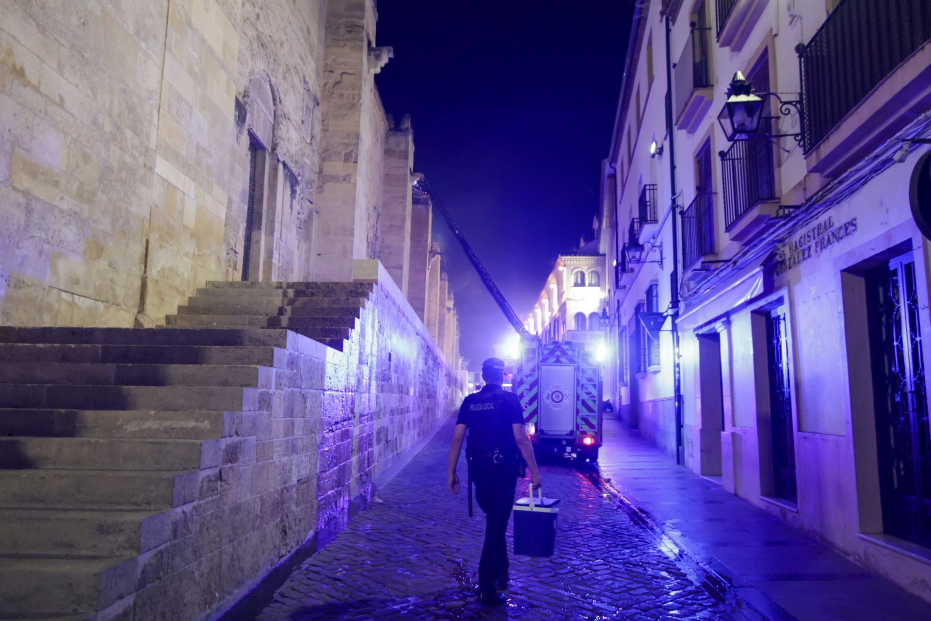 Las imágenes del inquietante incendio en la Mezquita de Córdoba