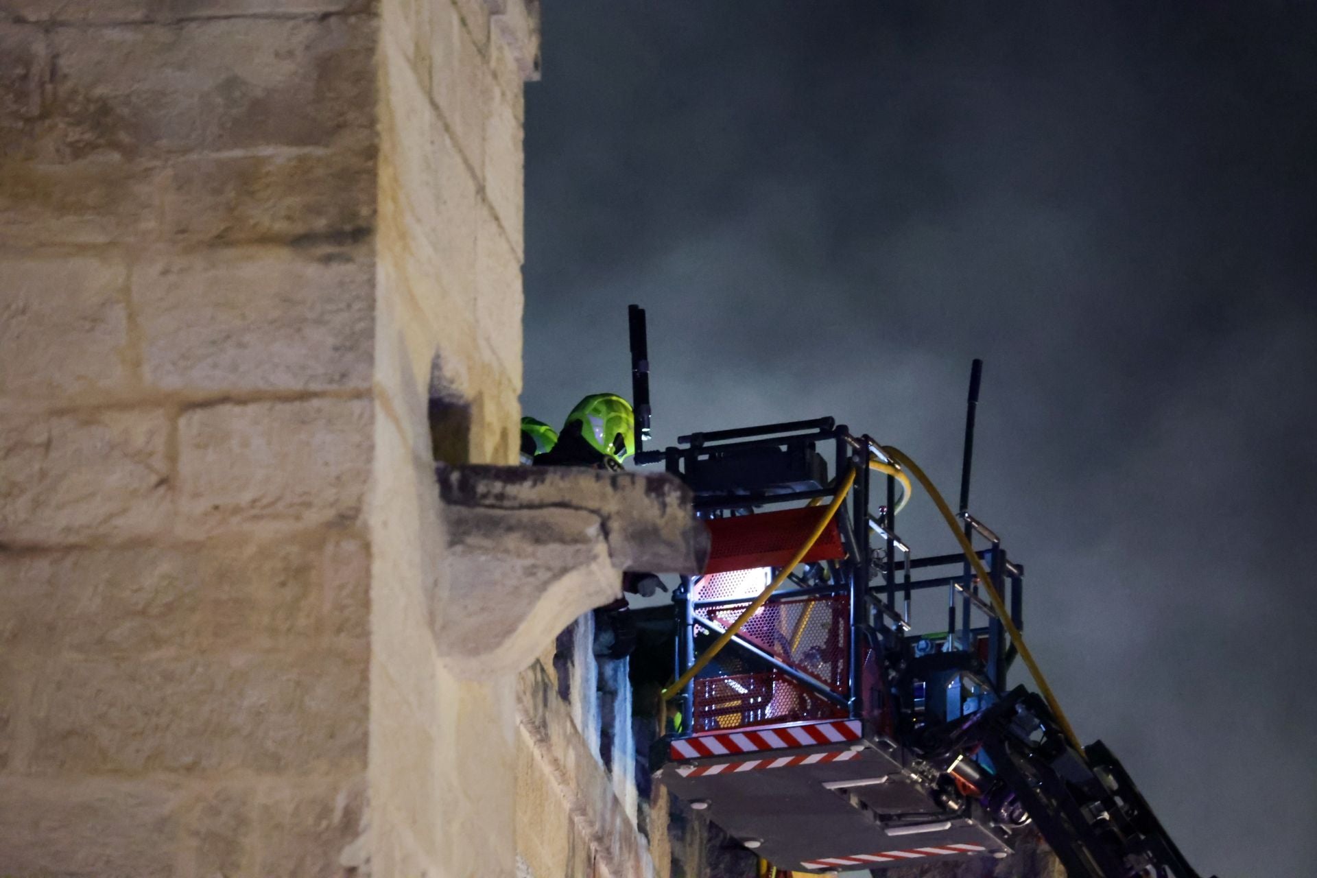 Las imágenes del inquietante incendio en la Mezquita de Córdoba