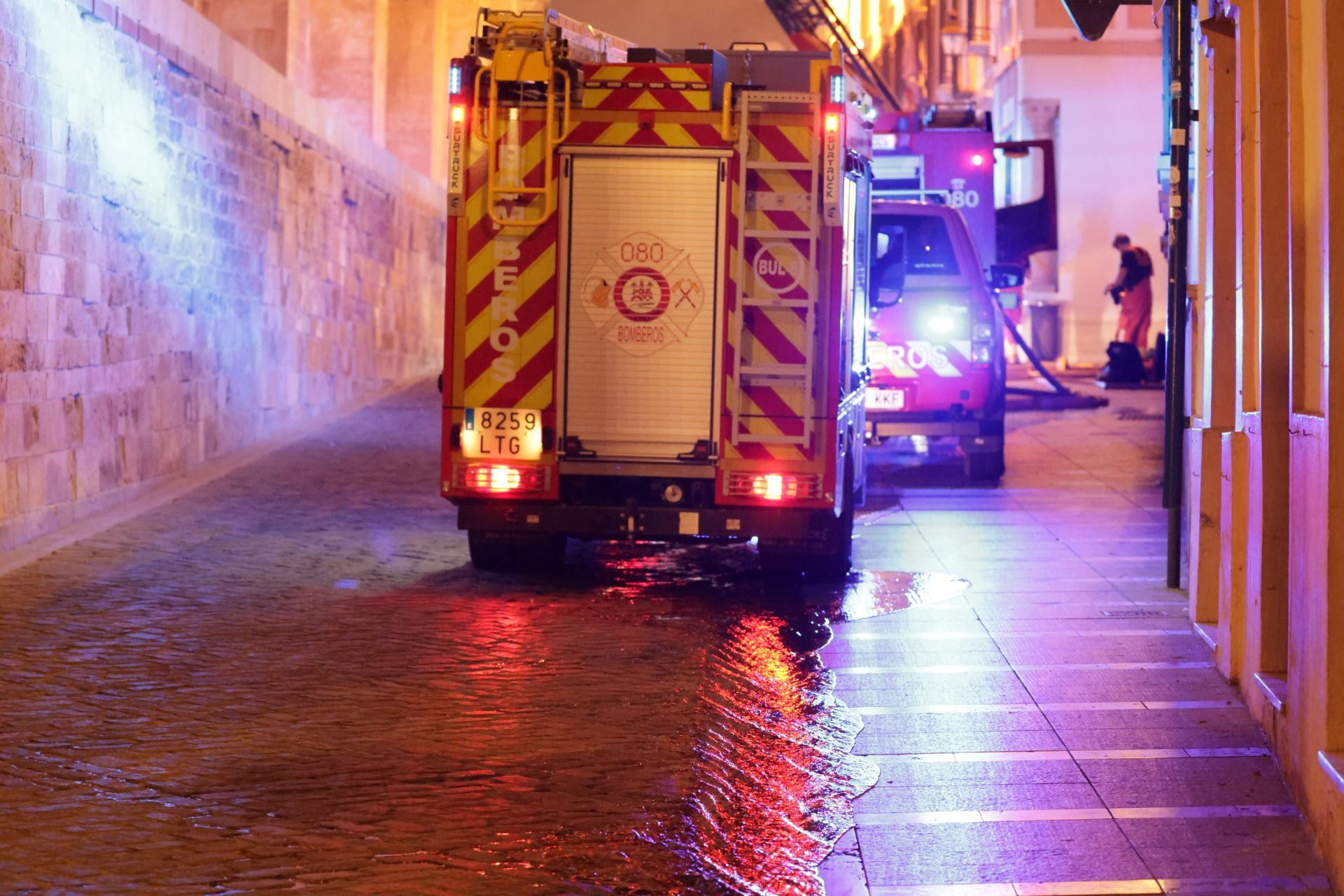 Las imágenes del inquietante incendio en la Mezquita de Córdoba