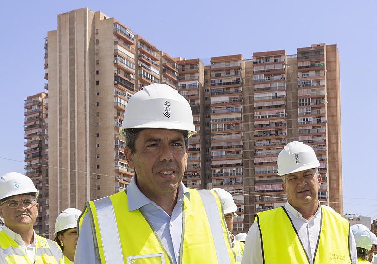 El presidente de la Generalitat Valenciana, Carlos Mazón, durante una visita reciente a unas obras en Alicante