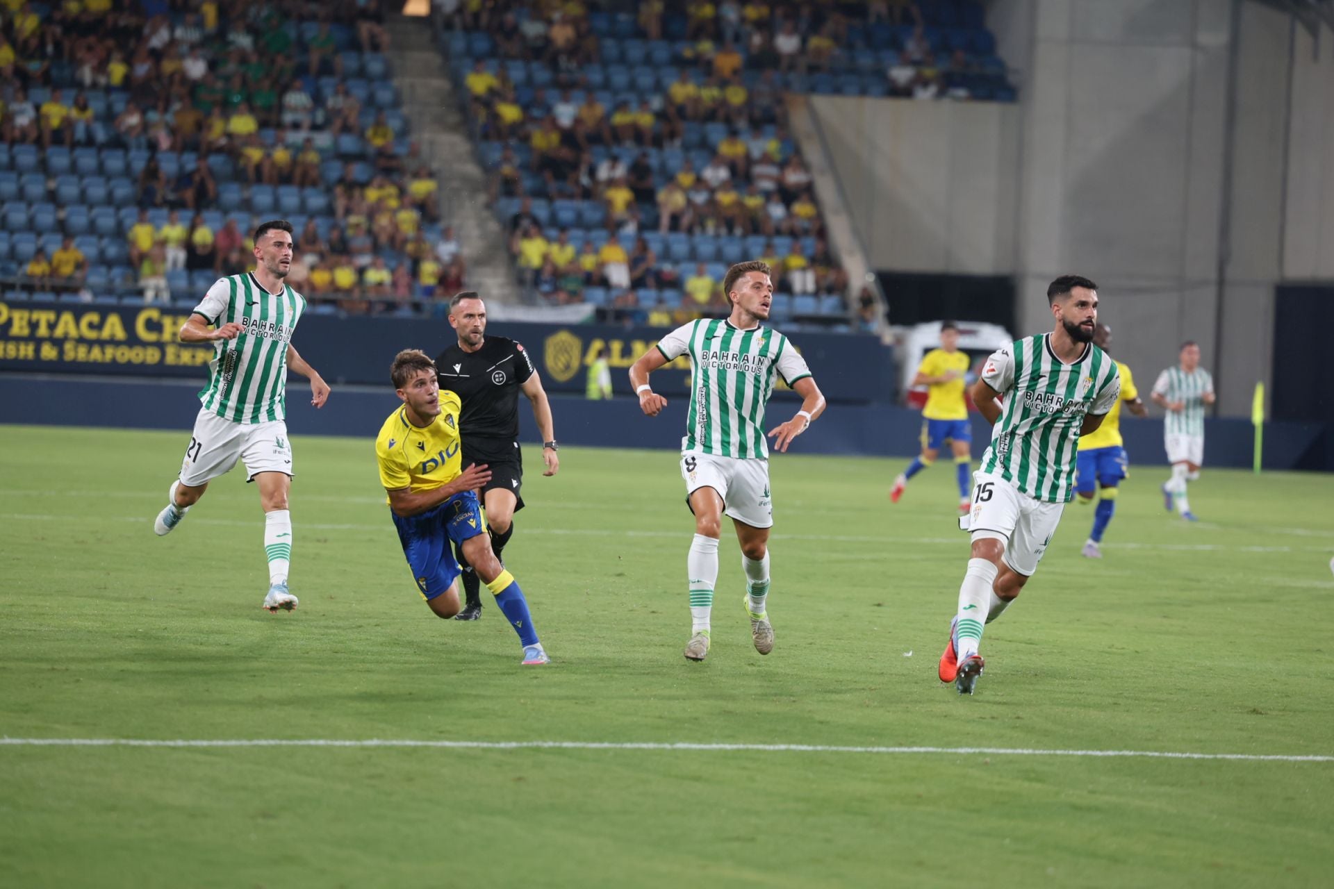 La derrota del Córdoba en el Ramón de Carranza, en imágenes
