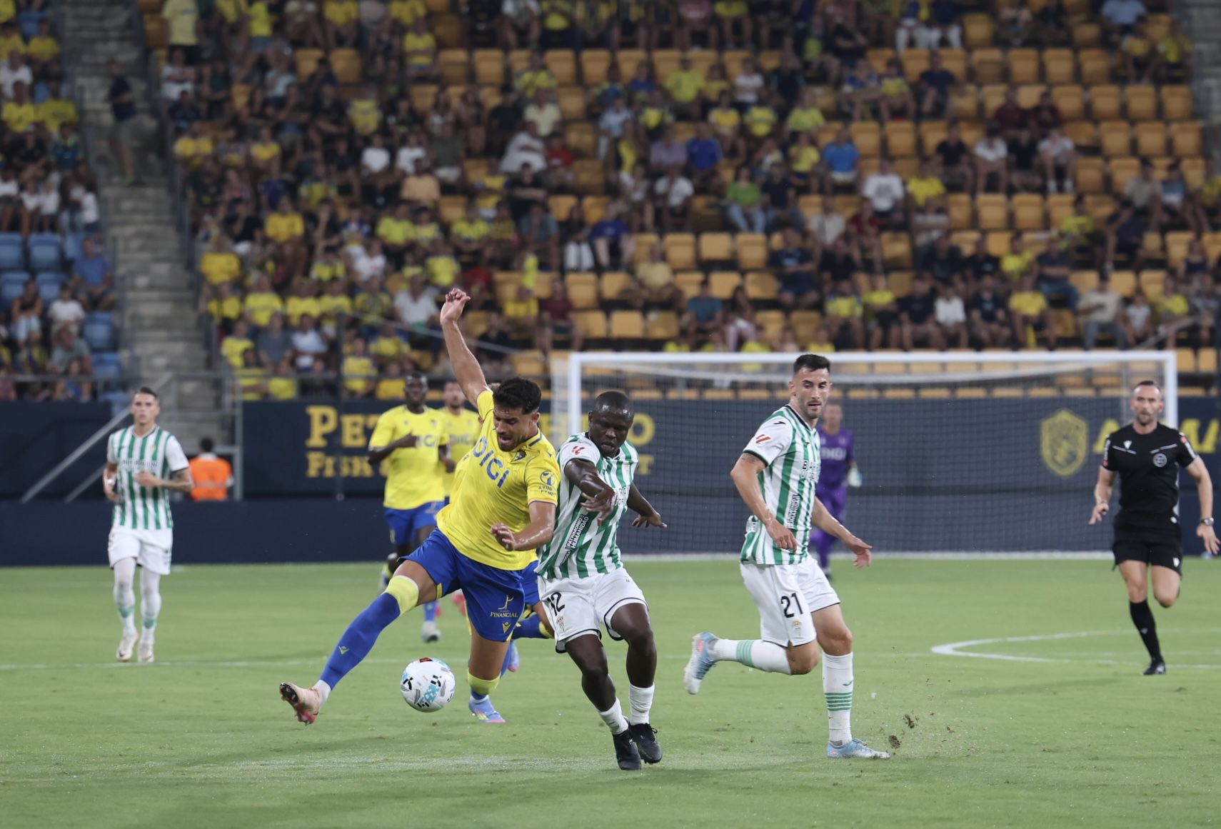 La derrota del Córdoba en el Ramón de Carranza, en imágenes