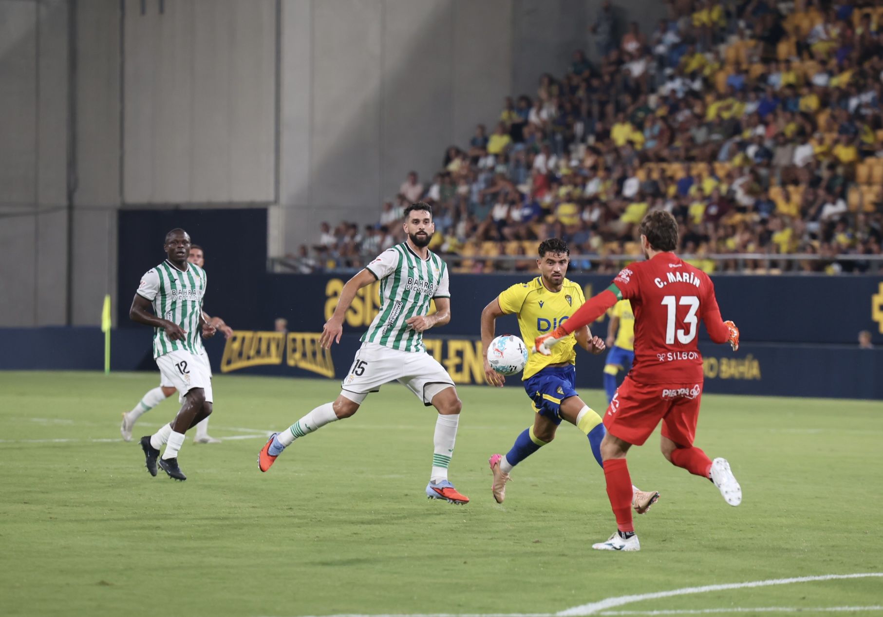 La derrota del Córdoba en el Ramón de Carranza, en imágenes