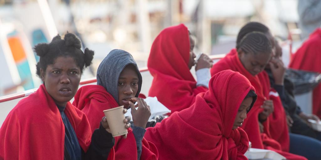 El Gobierno inicia el traslado de menores inmigrantes solicitantes de asilo de Canarias a la Península