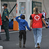 Clavijo denuncia la «improvisación» del Gobierno en el traslado de menores migrantes asilados y exige «un protocolo»