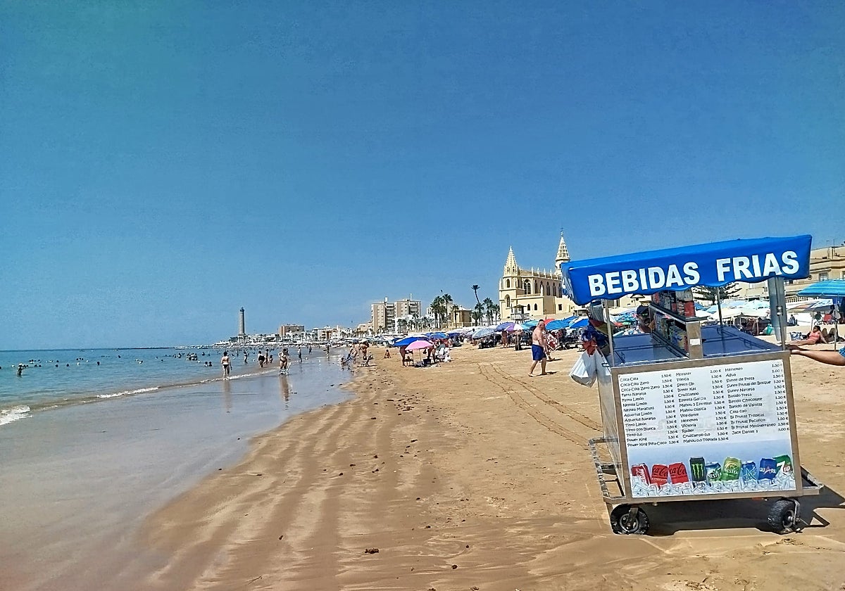 La playa de Regla, en Chipiona, este martes a mediodía