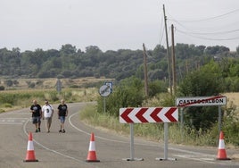 La Guardia Civil se persona en Castrocalbón y Esteban de Nogales (León) ante la negativa de desalojo de algunos vecinos