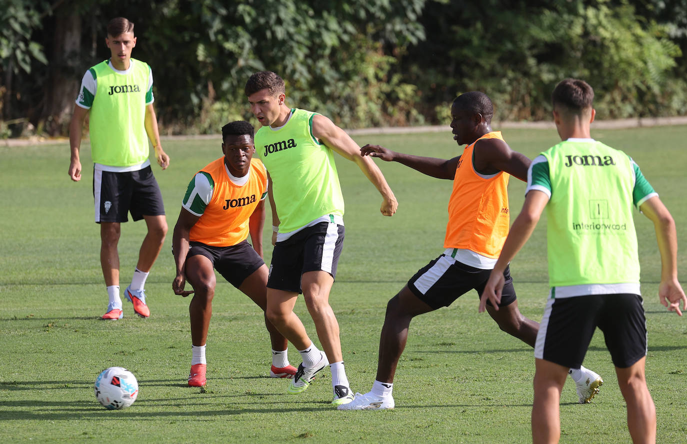 Las imágenes del Córdoba CF preparando ya su debú liguero en Gijón