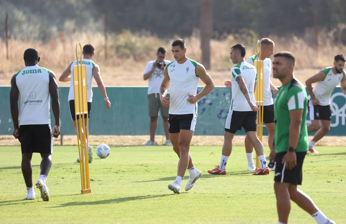 Las imágenes del Córdoba CF preparando ya su debú liguero en Gijón