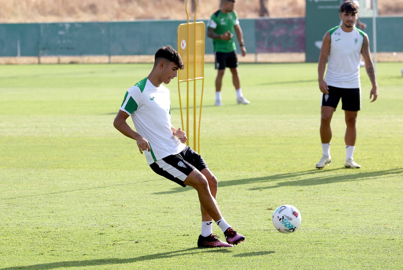 Las imágenes del Córdoba CF preparando ya su debú liguero en Gijón