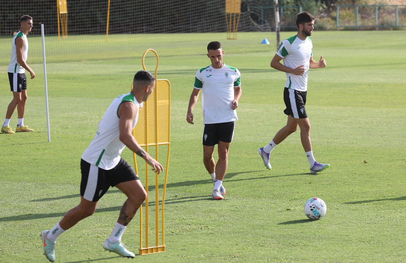 Las imágenes del Córdoba CF preparando ya su debú liguero en Gijón
