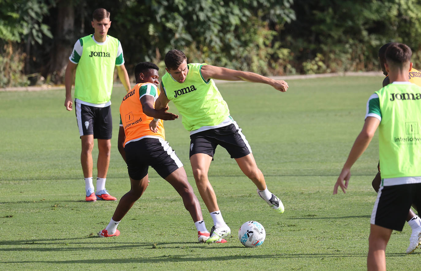 Las imágenes del Córdoba CF preparando ya su debú liguero en Gijón