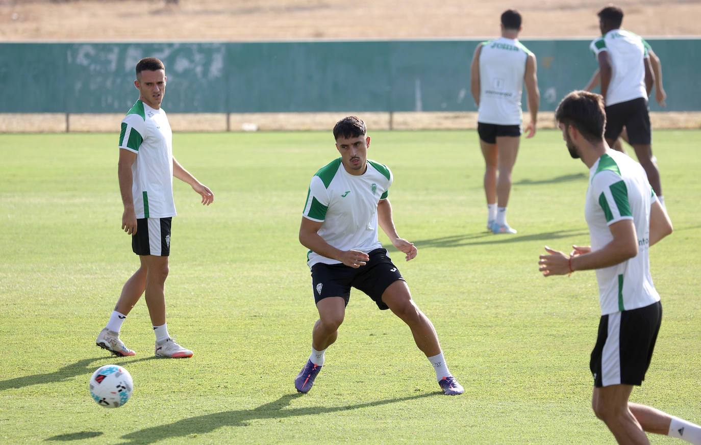 Las imágenes del Córdoba CF preparando ya su debú liguero en Gijón