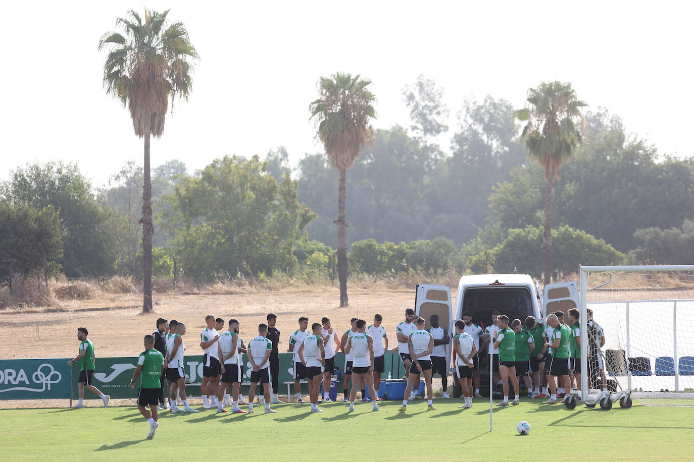 Las imágenes del Córdoba CF preparando ya su debú liguero en Gijón