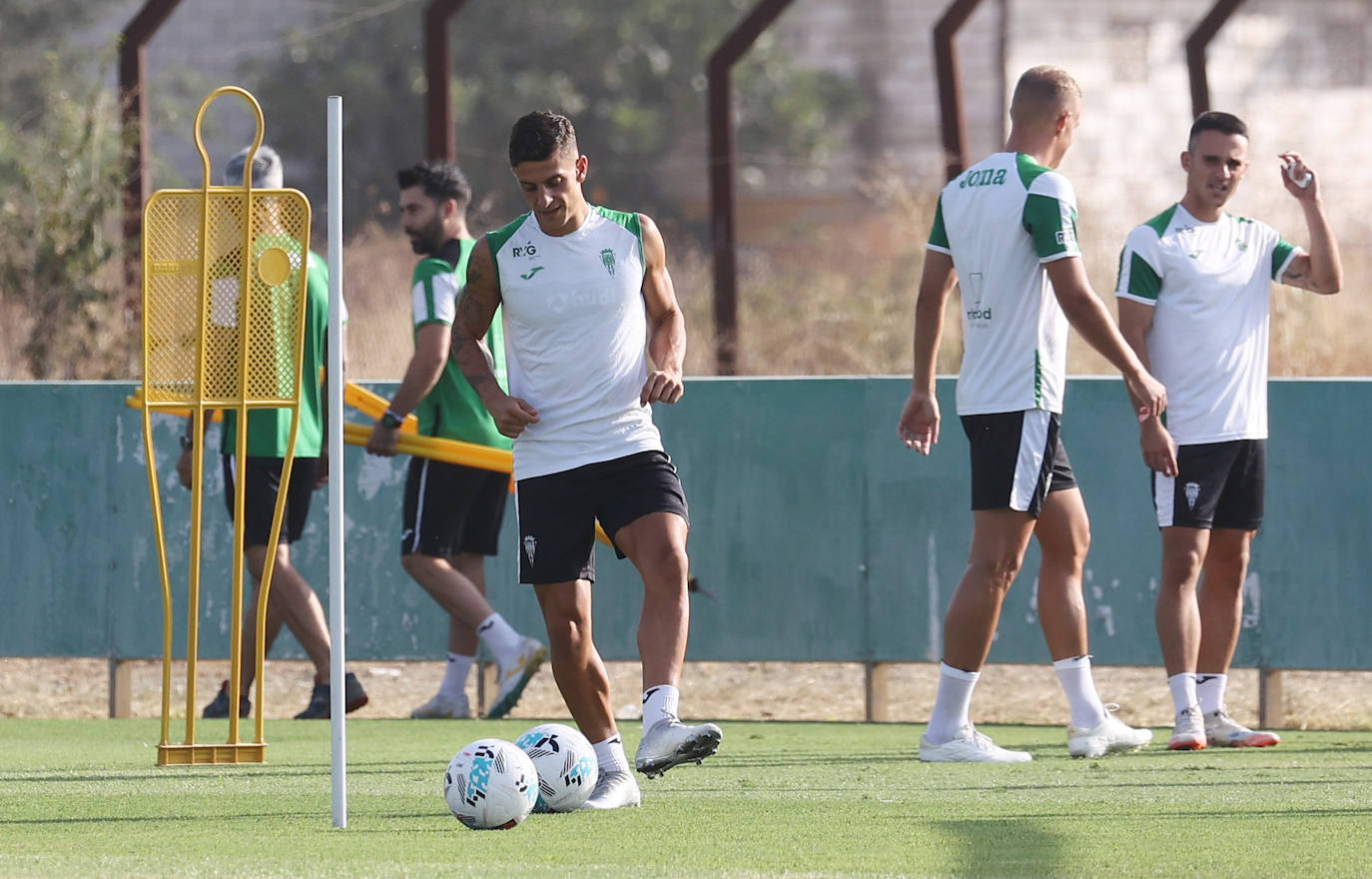 Las imágenes del Córdoba CF preparando ya su debú liguero en Gijón