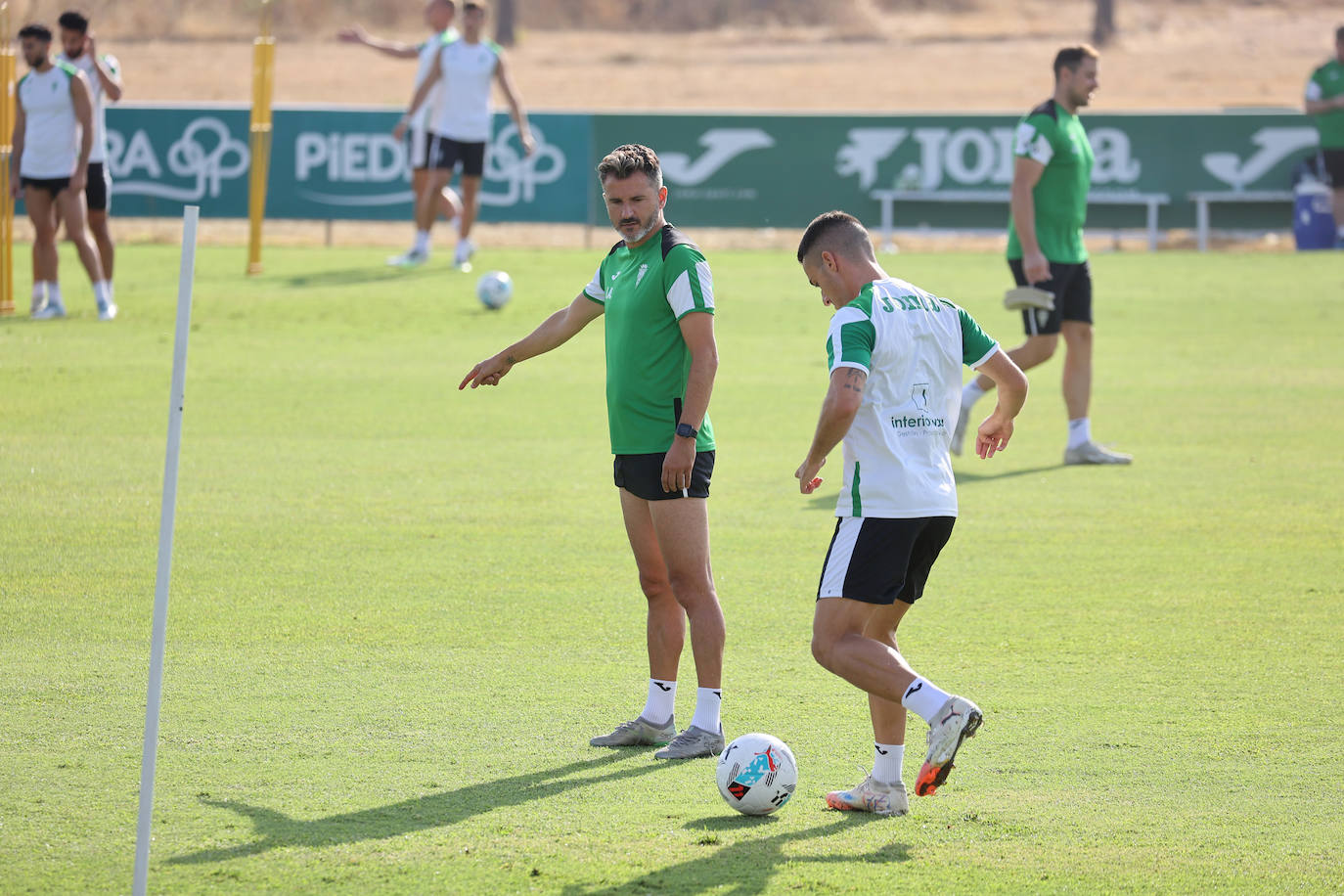 Las imágenes del Córdoba CF preparando ya su debú liguero en Gijón