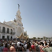 Procesión eucarística en el Rocío Chico