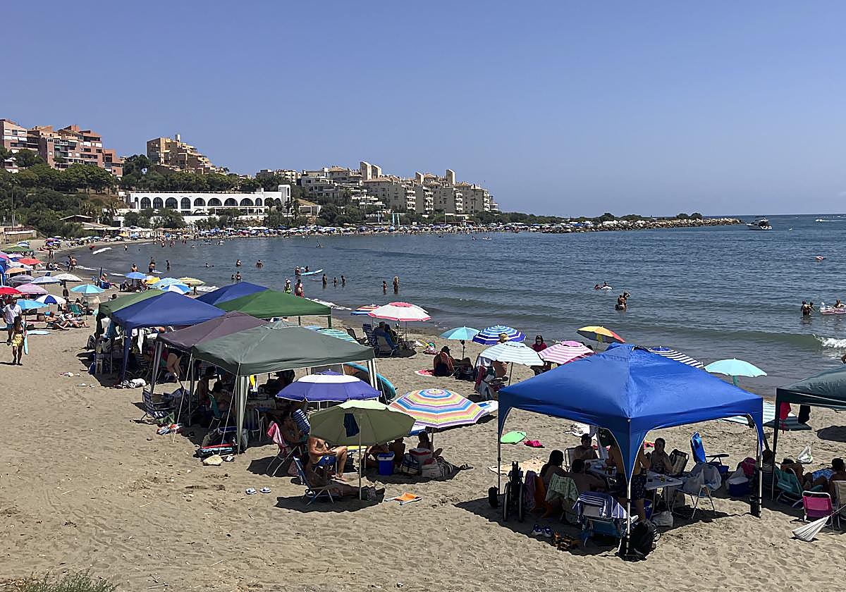 Imagen de la playa del Cristo en Estepona