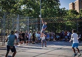 Bola de partido para el ecuavóley: Usera tendrá la primera cancha