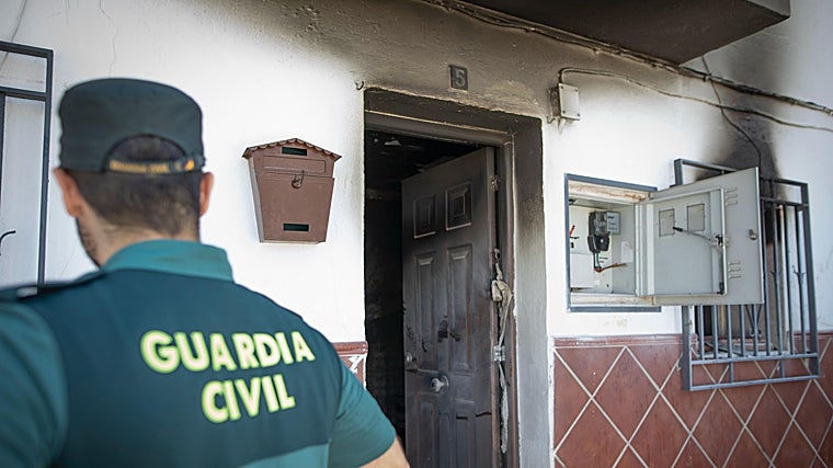 Una de las viviendas calcinadas tras el suceso, probablemente ocupada por miembros del clan de los Charlones
