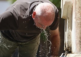 Los cordobeses intentan combatir el calor: «El aire puesto de día y no salgo hasta las diez»