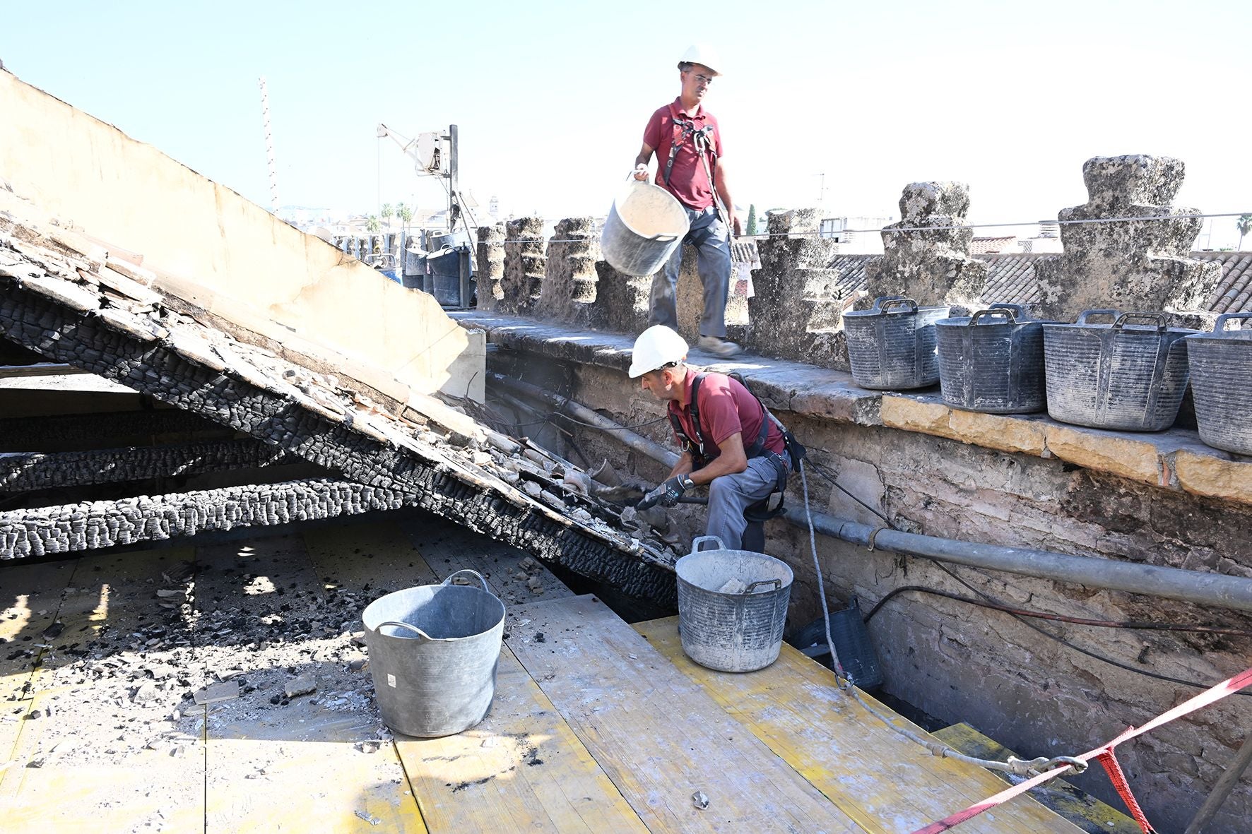 Así avanzan las obras en el interior de la Mezquita de Córdoba tras el incendio