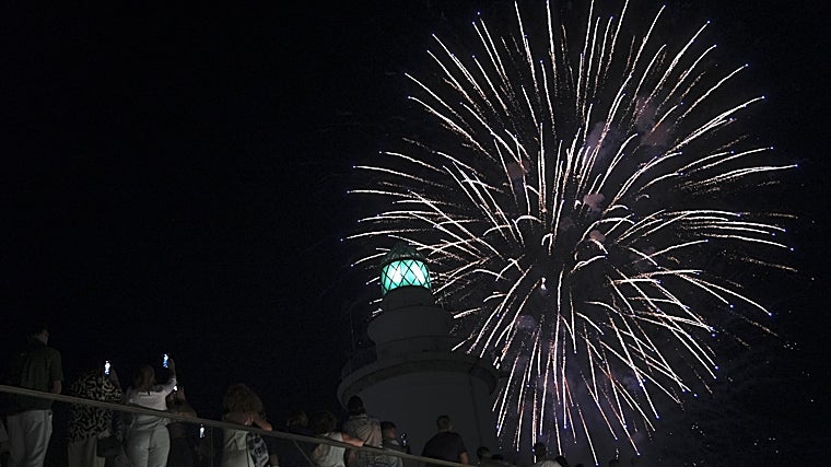 Fuegos artificiales en La Farola de Málaga