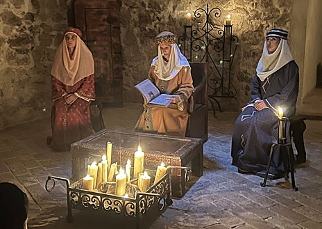Imagen secundaria 1 - As-Satrany, función en el castillo de Consuegra y uno de los carteles oficiales del evento