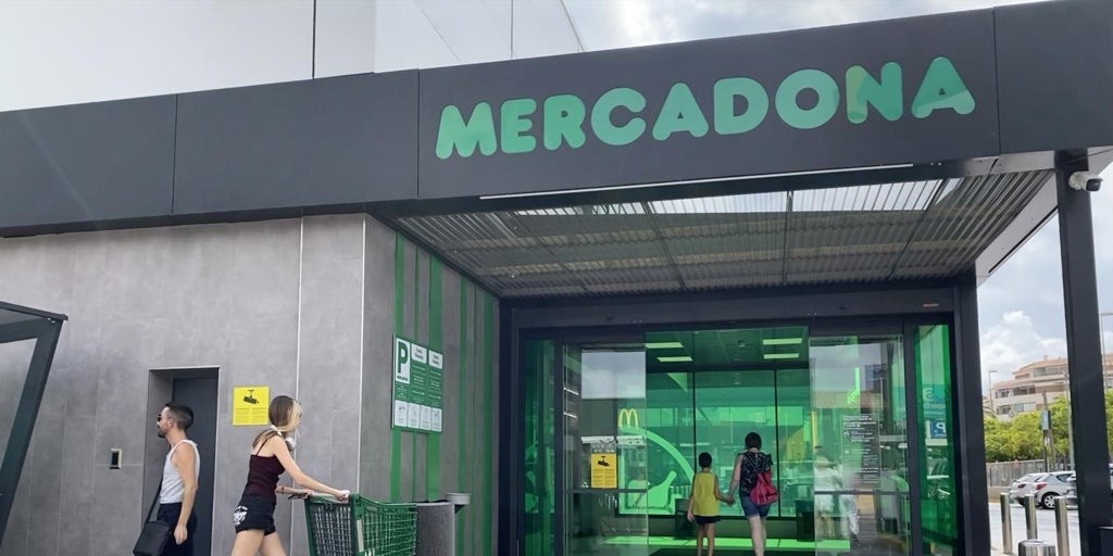 Mercadona abre el festivo del viernes 15 de agosto los supermercados con horario especial de verano