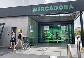 Mercadona abre el festivo del viernes 15 de agosto los supermercados con horario especial de verano
