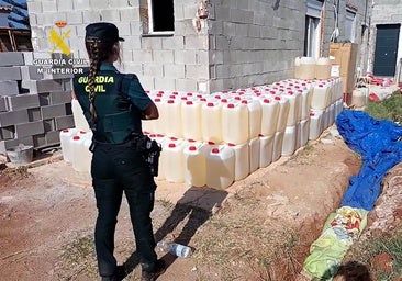 Cuatro detenidos, uno de ellos menor, por almacenar 600 garrafas para abastecer narcolanchas en Cádiz