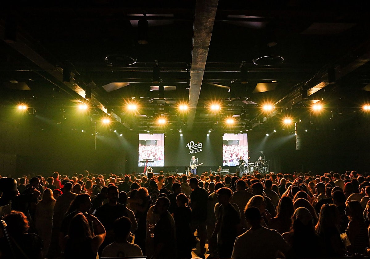 Imagen de la actuación de Neon Collective en el estreno del Auditorio del Roig Arena