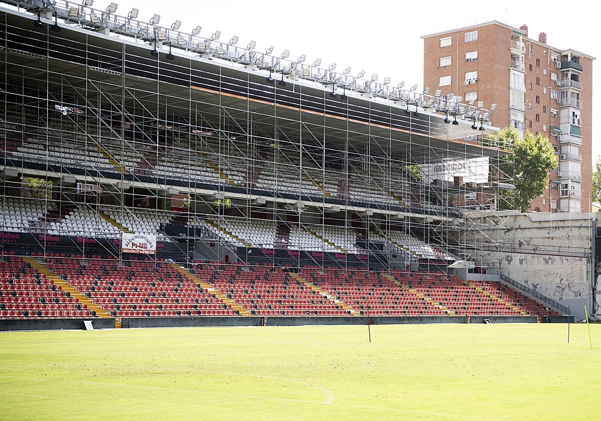 El campo del Rayo Vallecano, el pasado miércoles, aún con las obras en marcha