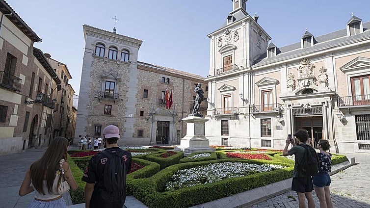 Una ITV para la Casa Cisneros, el despacho oval del viejo Madrid