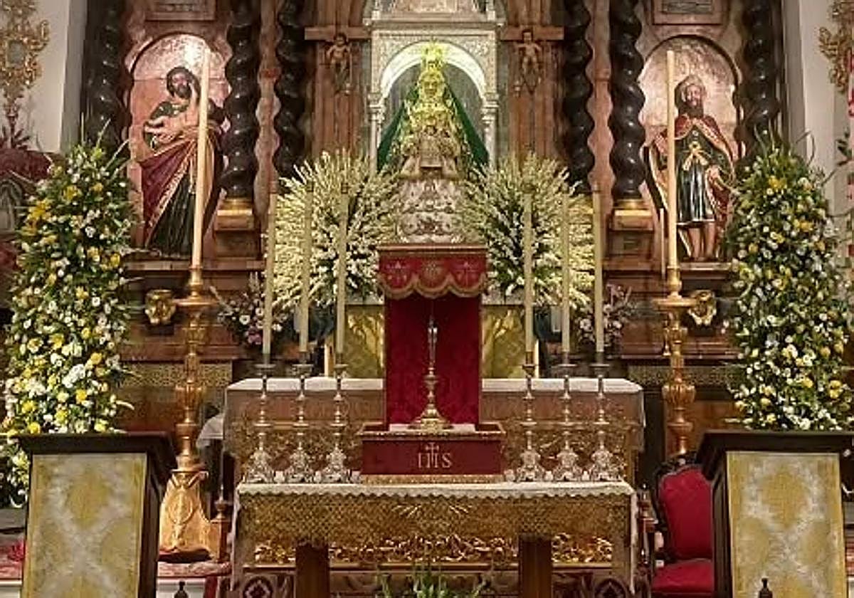 La Virgen de la Sierra ha lucido imponente este viernes antes de la Romería