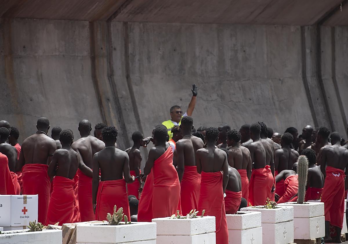 Migrantes rescatados por Salvamento Marítimo