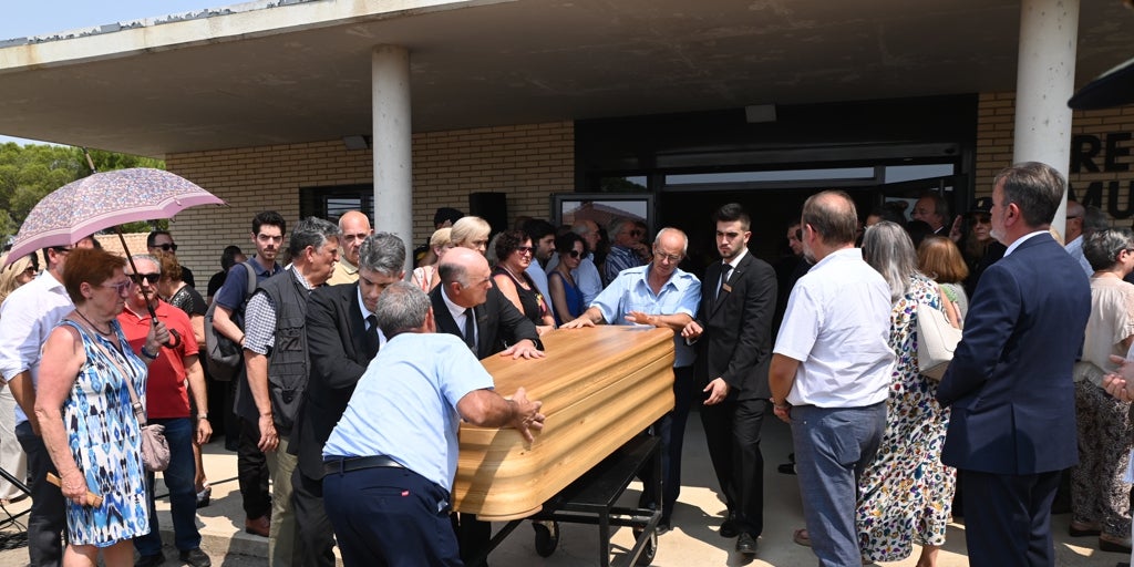 El adiós discreto de Javier Lambán en su pueblo natal: «Se nos va un referente»