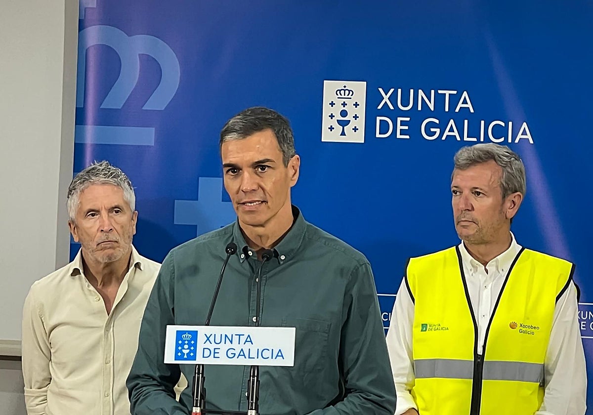 El presidente del Gobierno, junto al ministro y al presidente gallego, en Orense, esta mañana