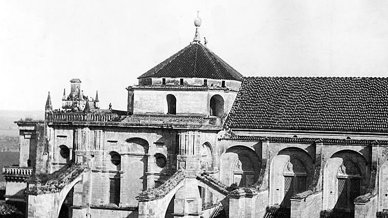 Incendio en la Mezquita de Córdoba en 1910