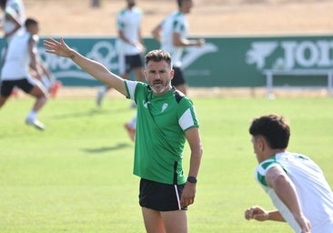 El Córdoba CF abre una nueva temporada en Gijón con ilusión y tareas pendientes en el horizonte