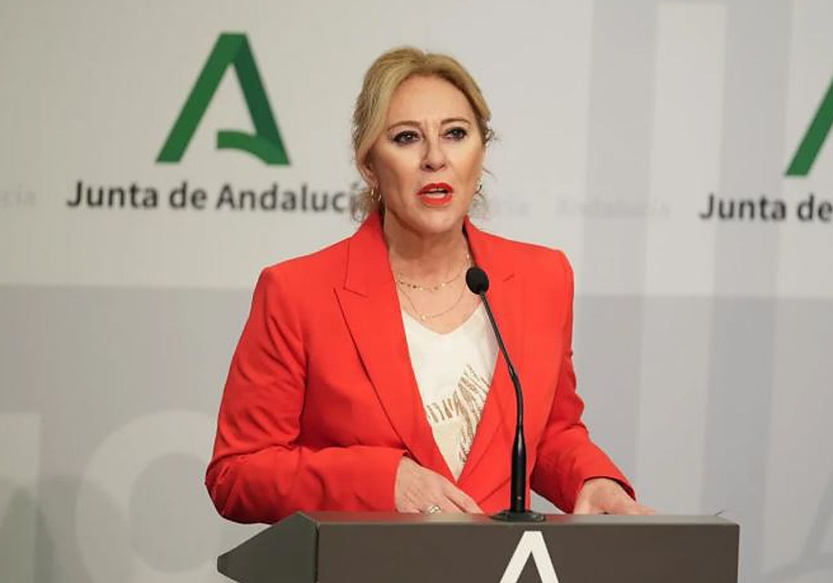 Carolina España, durante una rueda de prensa como portavoz del Gobierno andaluz
