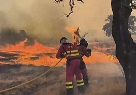 El fontanero que guía a emergencias en el laberinto de fuego de Jarilla: «Lo hago por mi tierra»