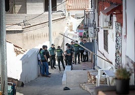 El blindaje policial en el pueblo granadino de Pinos Puente se mantiene pese a que se ha anulado la feria