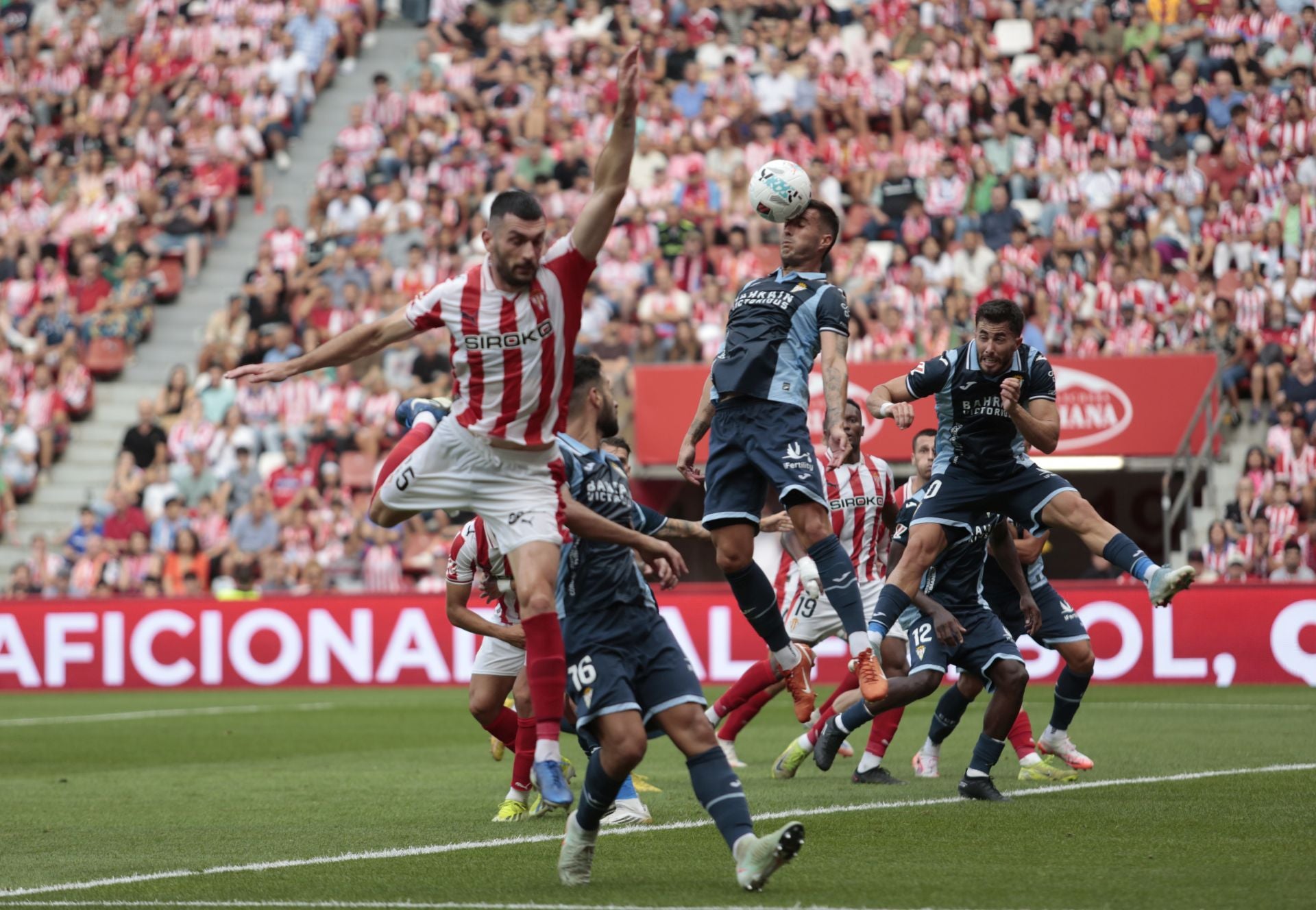 La derrota del Córdoba en Gijón, en imágenes