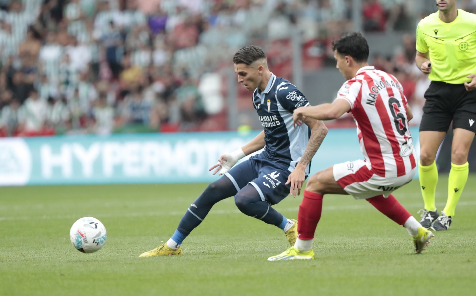 La derrota del Córdoba en Gijón, en imágenes