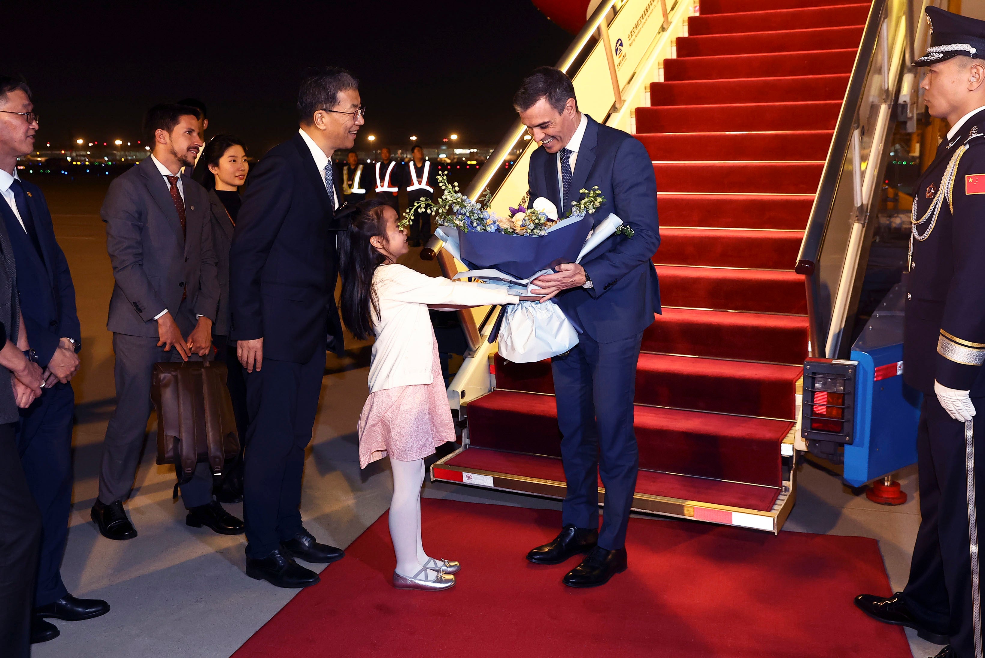 PEdro Sánchez, a su llegada a Pekín en plena guerra comercial con EE.UU.